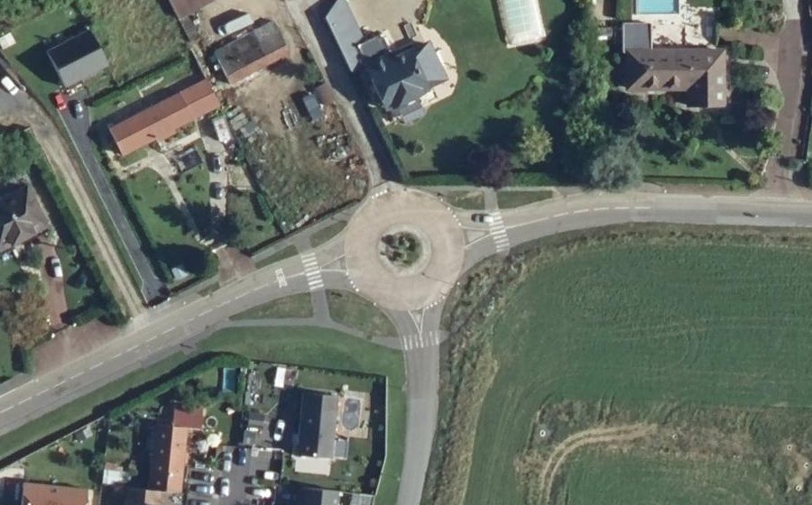 Vue aérienne du Rond-point anonyme n°1134449570