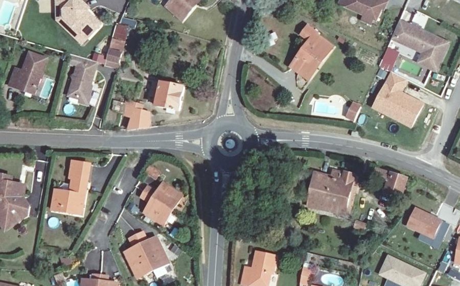Vue aérienne du Rond-point anonyme n°113450944