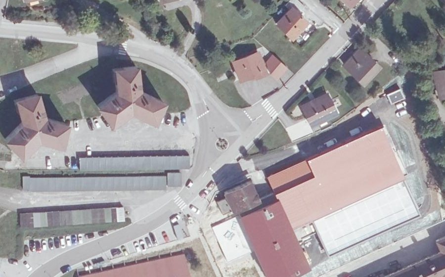 Vue aérienne du Rond-point anonyme n°1134648371