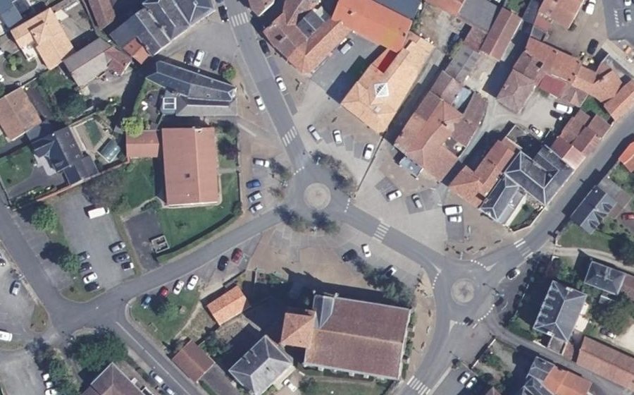 Vue aérienne du Rond-point anonyme n°1134743560