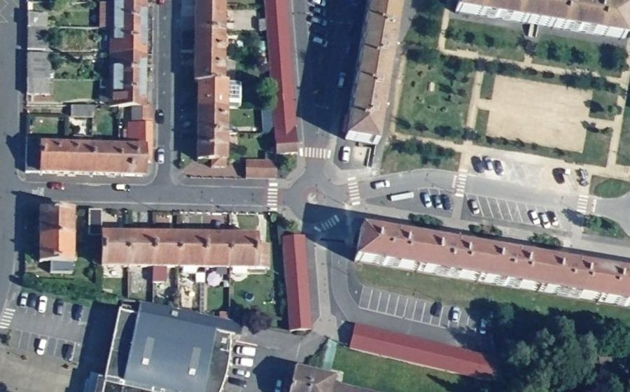 Vue aérienne du Rond-point anonyme n°1134968773