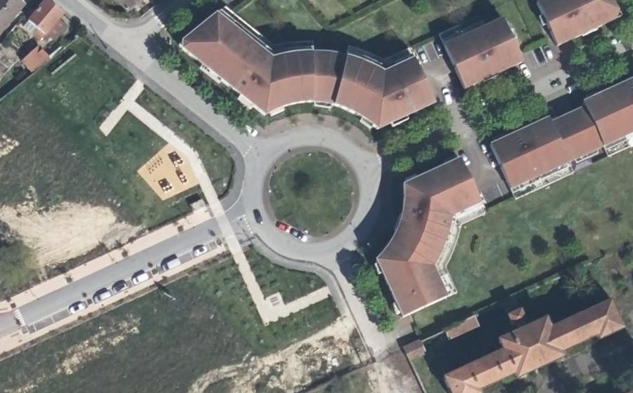 Vue aérienne du Place du 10ème Régiment de Commandement et de Soutien