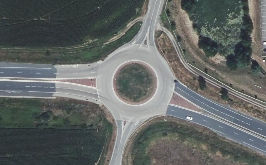 Vue aérienne du Rond-point anonyme n°113559980