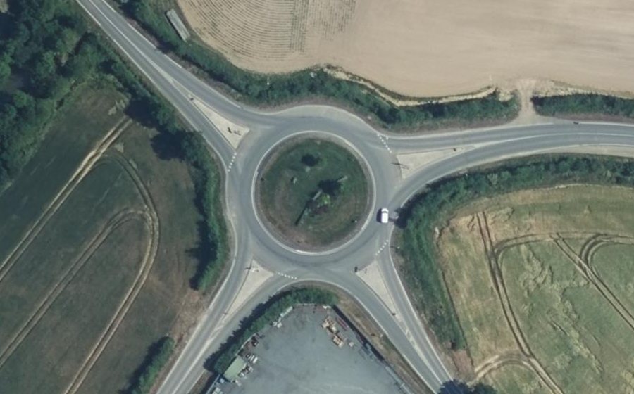 Vue aérienne du Rond-point anonyme n°113561529