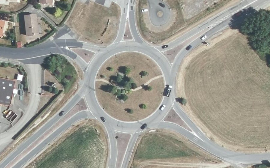 Vue aérienne du Rond-point anonyme n°113562818
