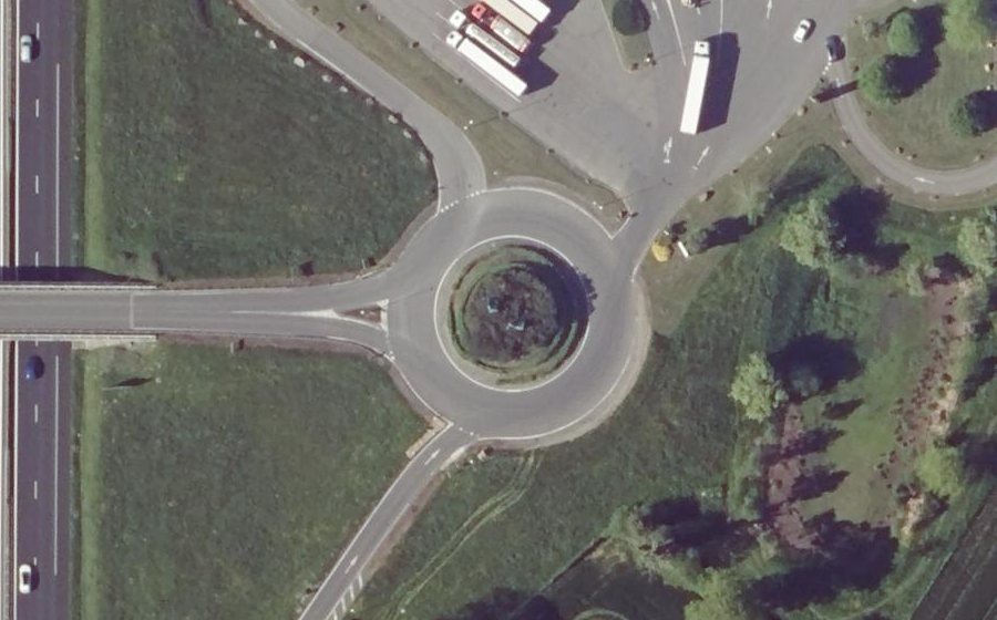 Vue aérienne du Rond-point anonyme n°113576483