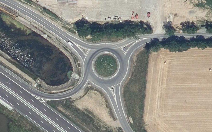 Vue aérienne du Rond-point anonyme n°1135849372