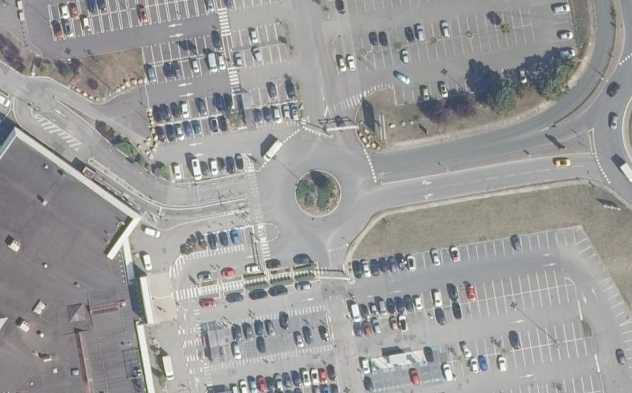 Vue aérienne du Rond-point anonyme n°1135895884