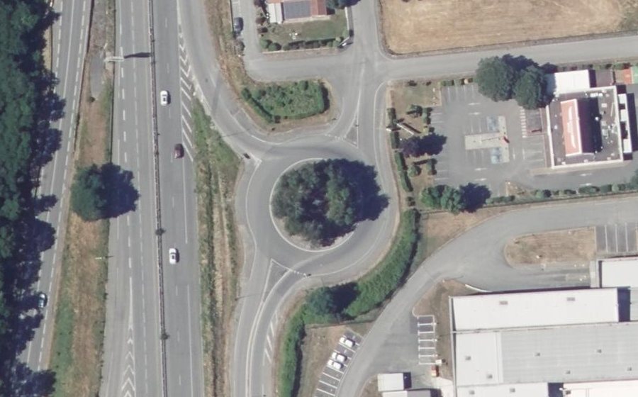 Vue aérienne du Rond-point anonyme n°113590884
