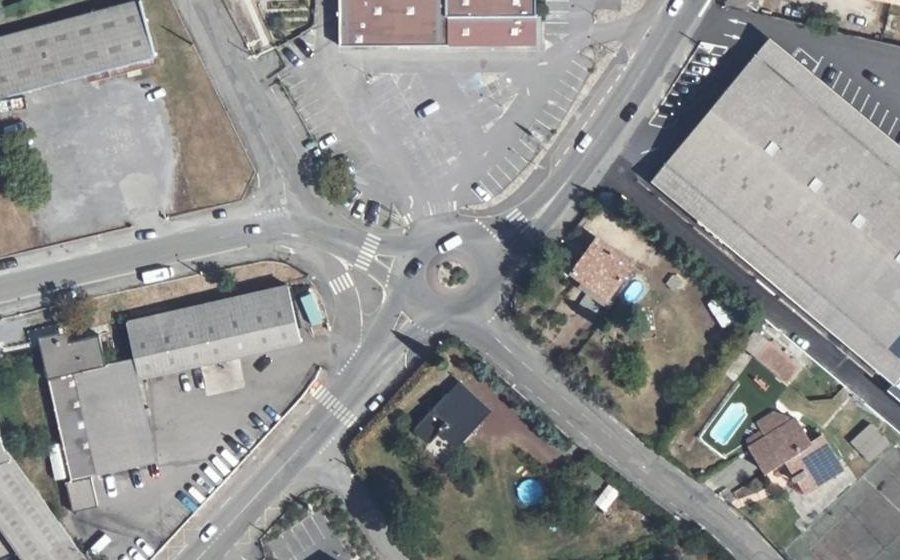 Vue aérienne du Rond-point anonyme n°1135921165