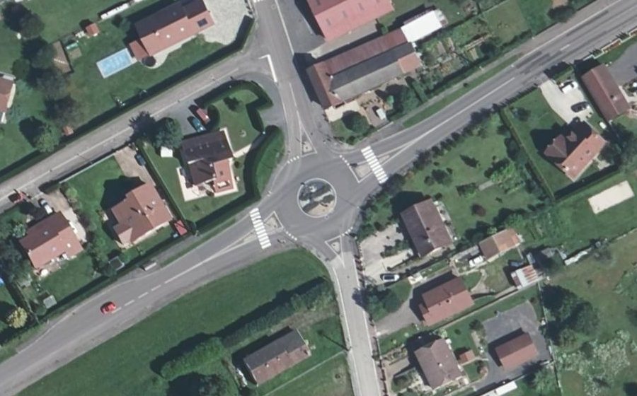 Vue aérienne du Rond-point anonyme n°113615742