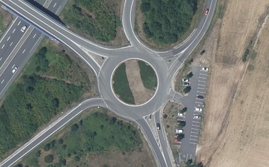 Vue aérienne du Rond-point anonyme n°113625329