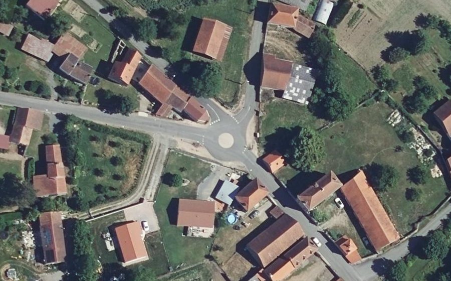 Vue aérienne du Rond-point anonyme n°1136638760