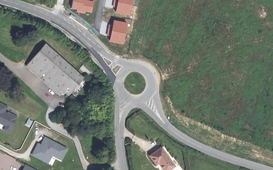 Vue aérienne du Rond-point anonyme n°113722121