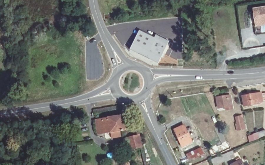 Vue aérienne du Rond-point anonyme n°113727910