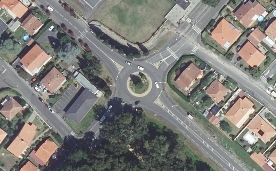 Vue aérienne du Rond-point anonyme n°113728851