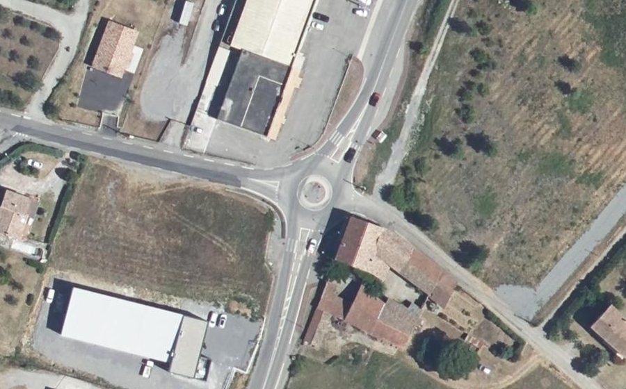 Vue aérienne du Rond-point anonyme n°113738719