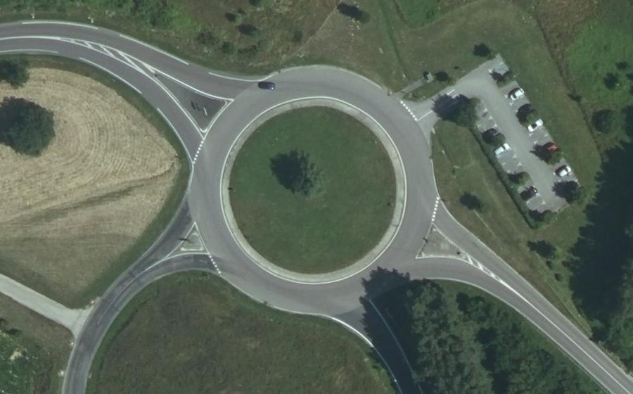 Vue aérienne du Rond-point anonyme n°113756939