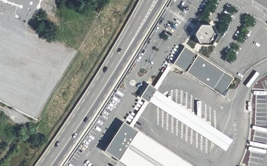 Vue aérienne du Rond-point anonyme n°1137820372