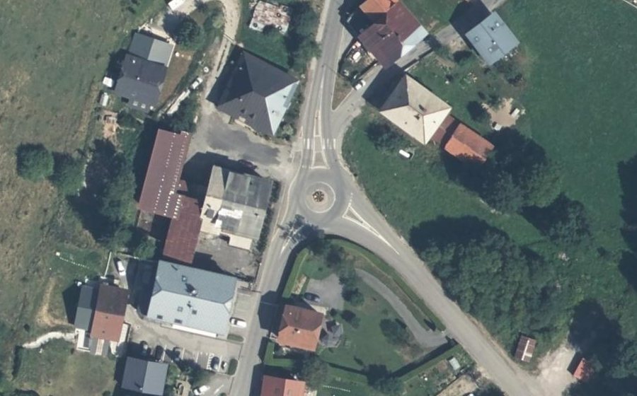 Vue aérienne du Rond-point anonyme n°1137836604