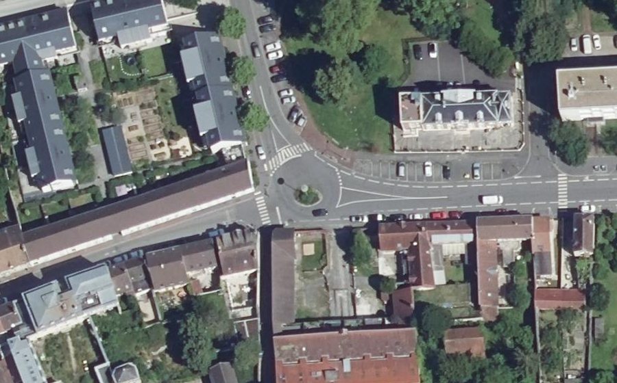 Vue aérienne du Rond-point anonyme n°1137874554