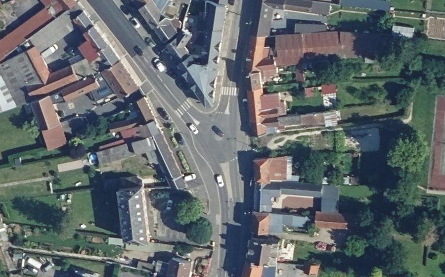Vue aérienne du Rond-point anonyme n°1137885301