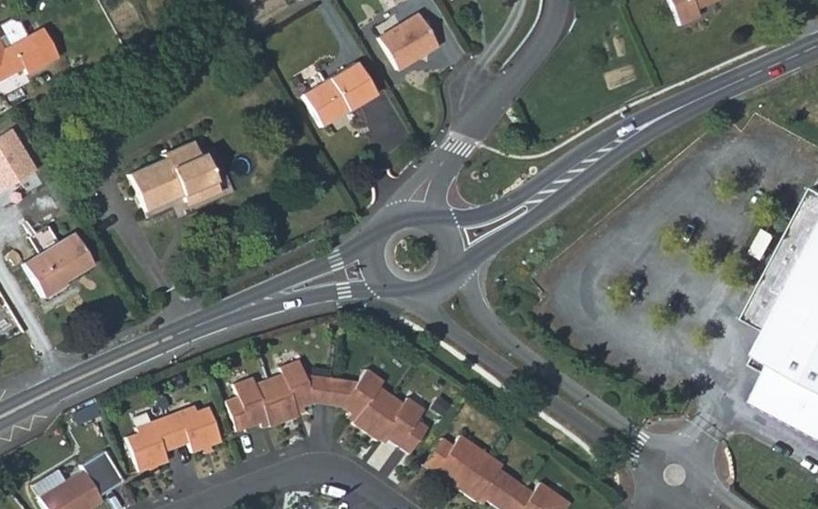 Vue aérienne du Rond-point anonyme n°113794283