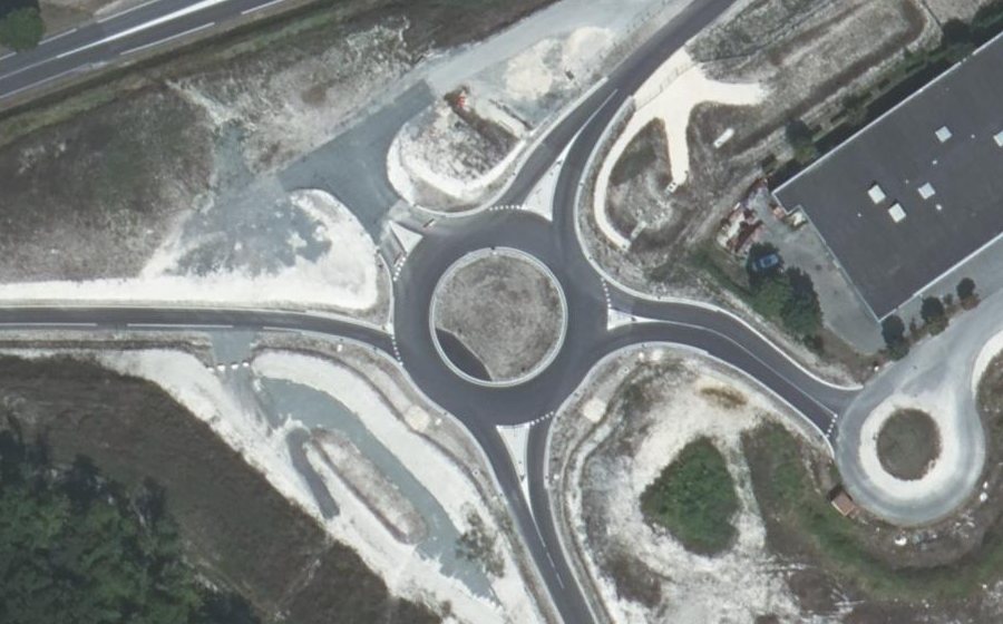 Vue aérienne du Rond-point anonyme n°1137954714