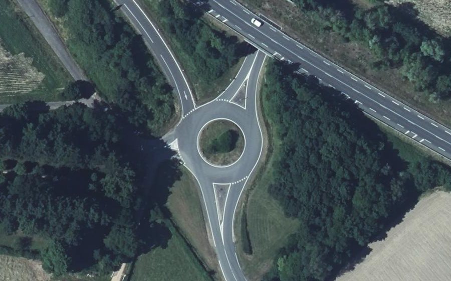 Vue aérienne du Rond-point anonyme n°113803892