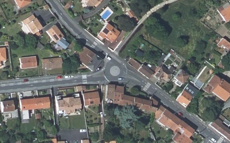 Vue aérienne du Rond-point anonyme n°113815146