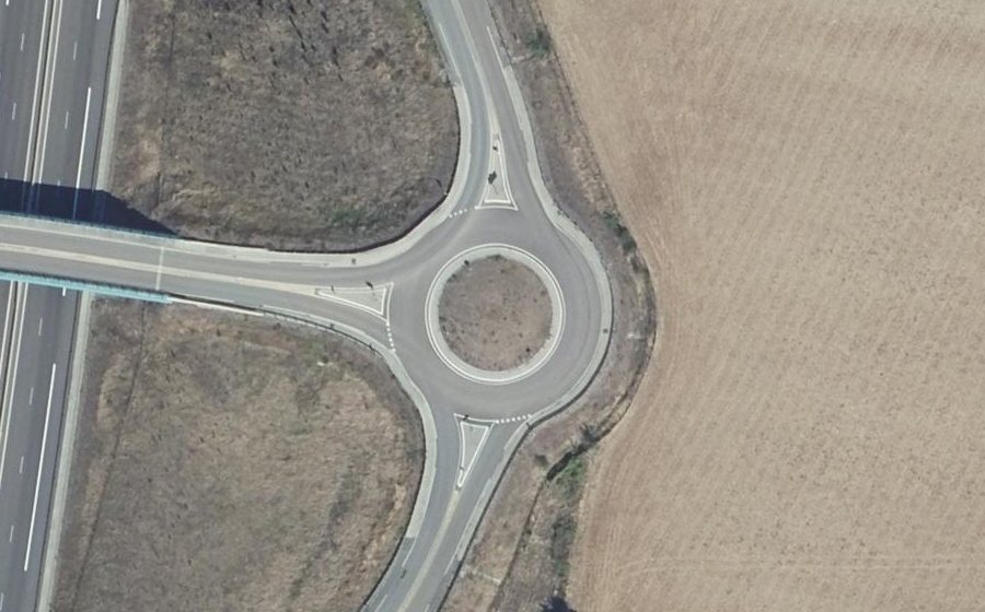 Vue aérienne du Rond-point anonyme n°113821135