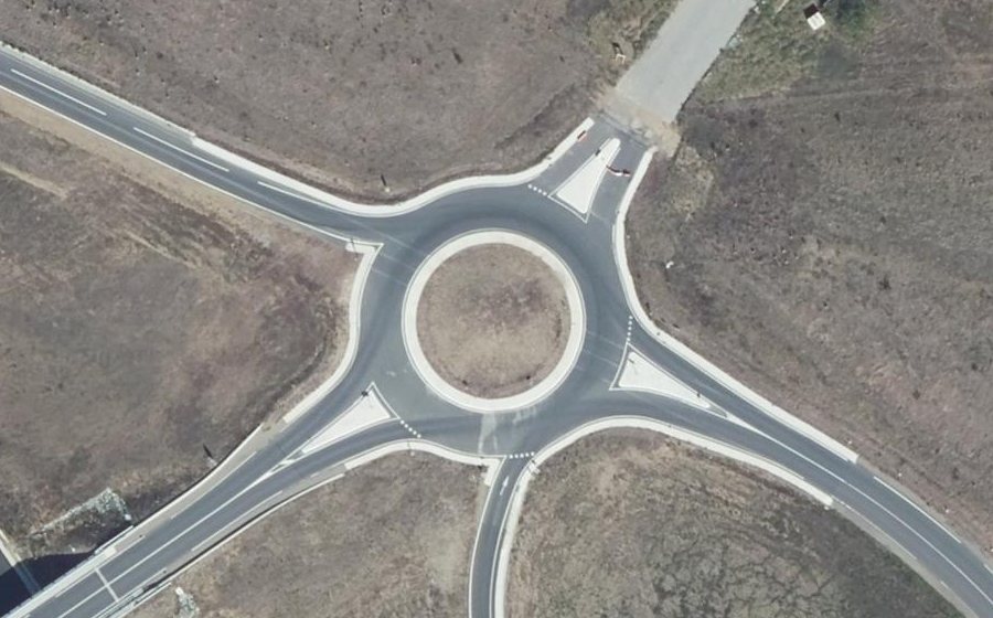 Vue aérienne du Rond-point anonyme n°113824991