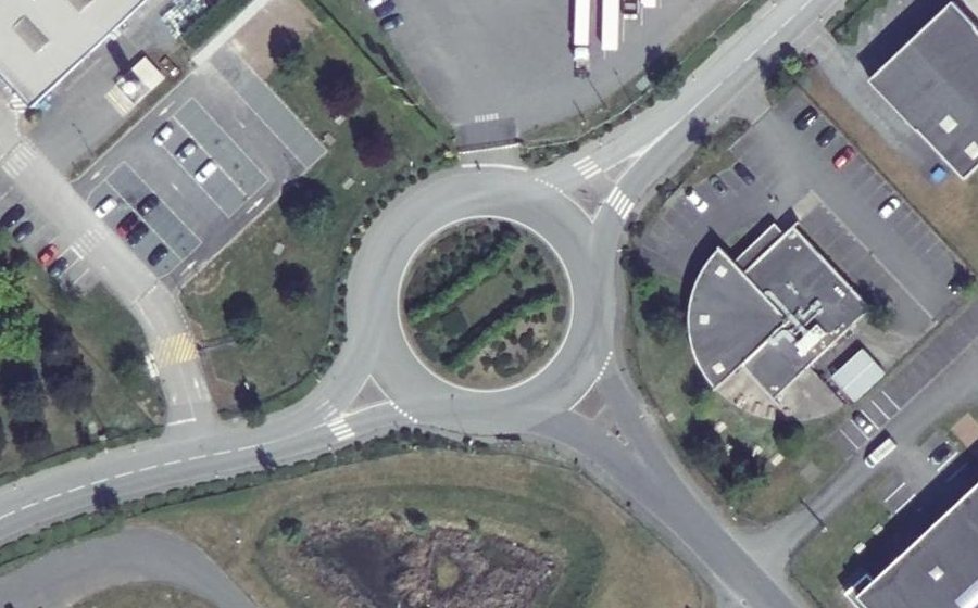 Vue aérienne du Rond-point anonyme n°113845385