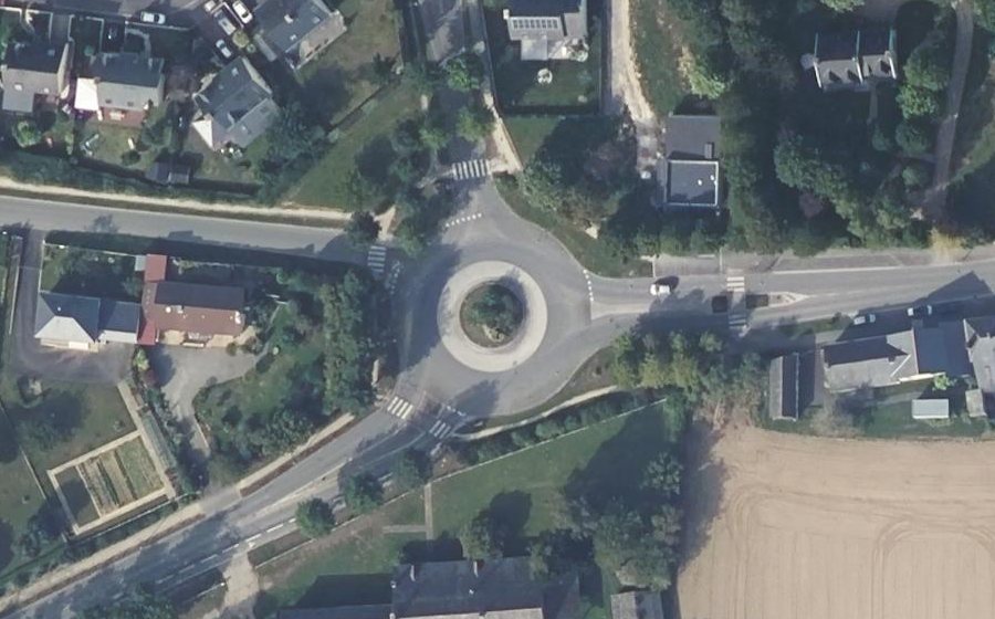 Vue aérienne du Rond-point anonyme n°113856324