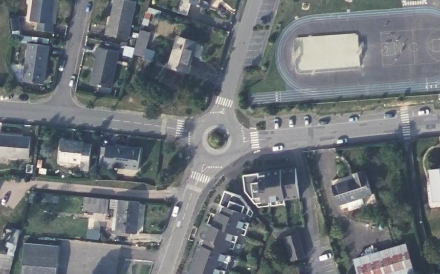 Vue aérienne du Rond-point anonyme n°113866880