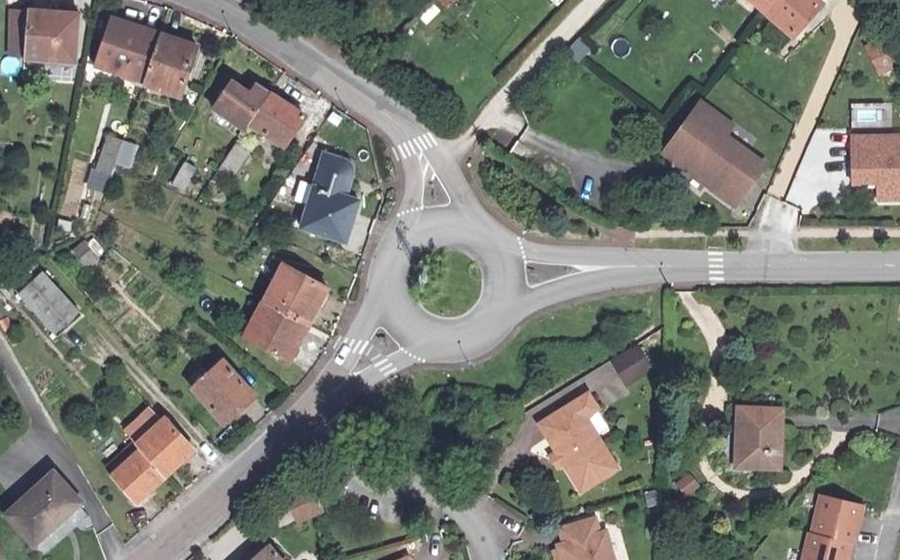 Vue aérienne du Rond-point anonyme n°113868997