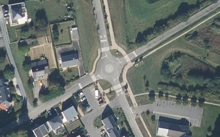 Vue aérienne du Rond-point anonyme n°1138961749