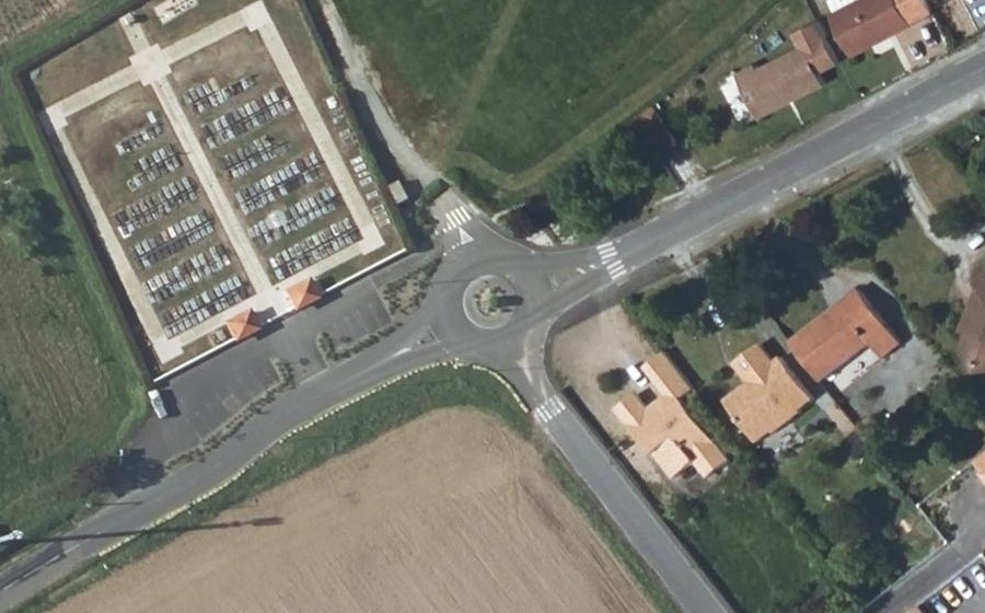 Vue aérienne du Rond-point anonyme n°113949713