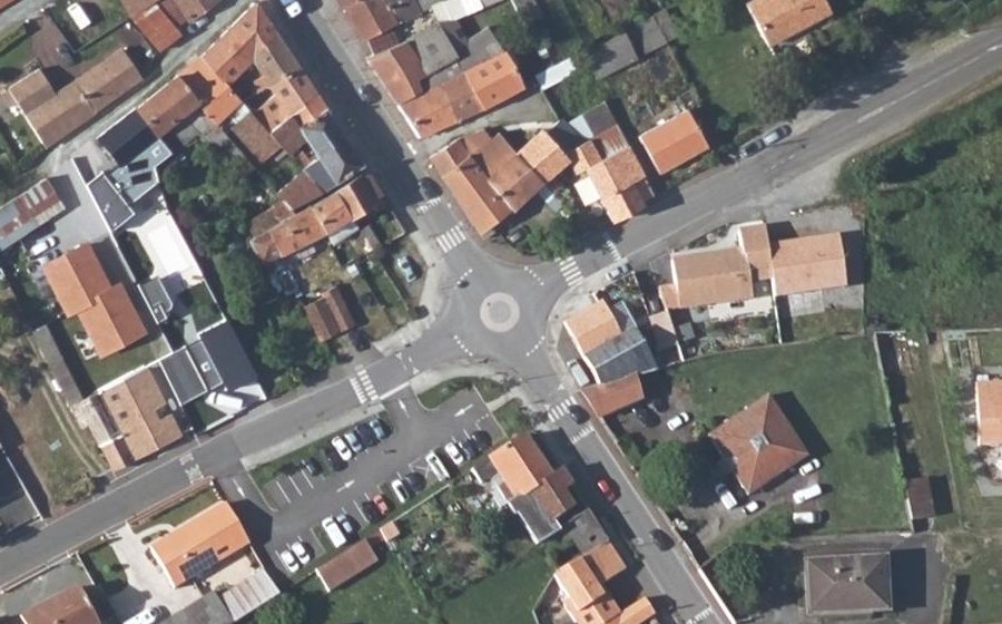 Vue aérienne du Rond-point anonyme n°113951341