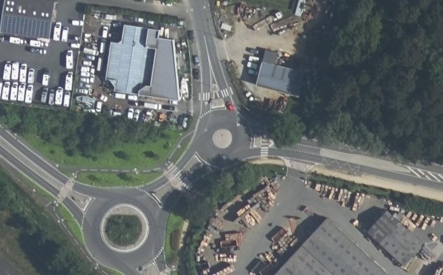 Vue aérienne du Rond-point anonyme n°1139599940