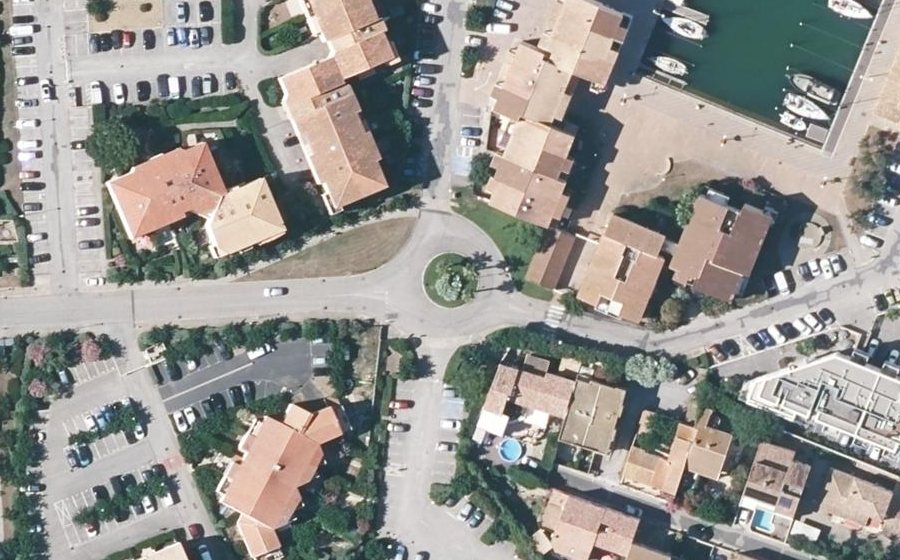 Vue aérienne du Rond-point anonyme n°113963703