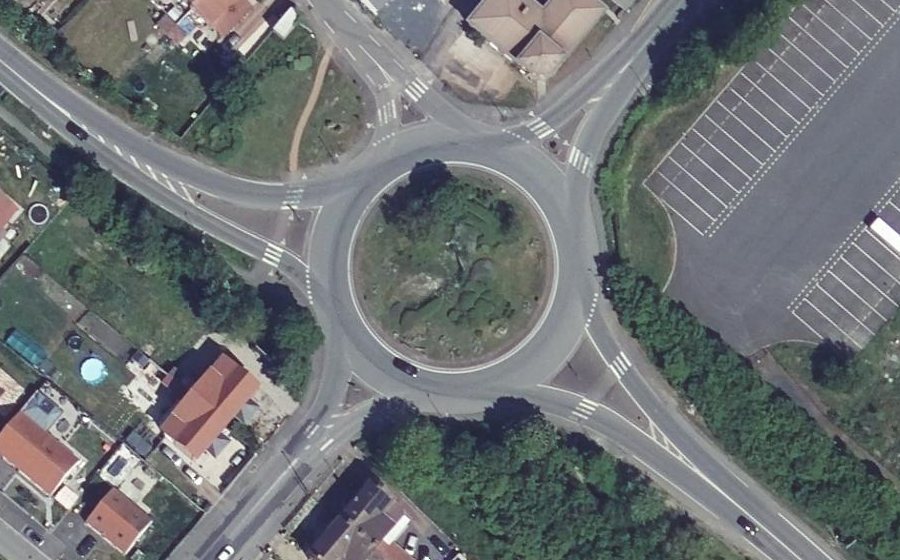 Vue aérienne du Rond-point anonyme n°114015856