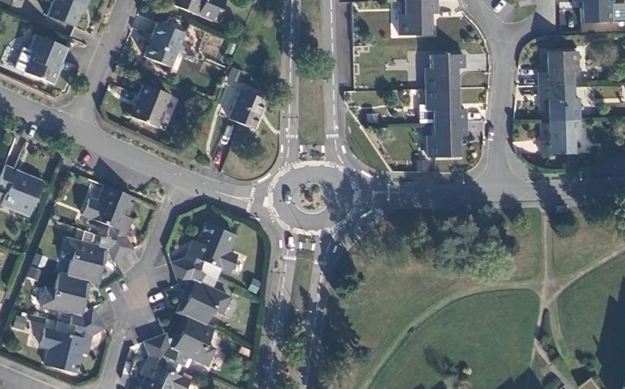 Vue aérienne du Rond-point anonyme n°114018093