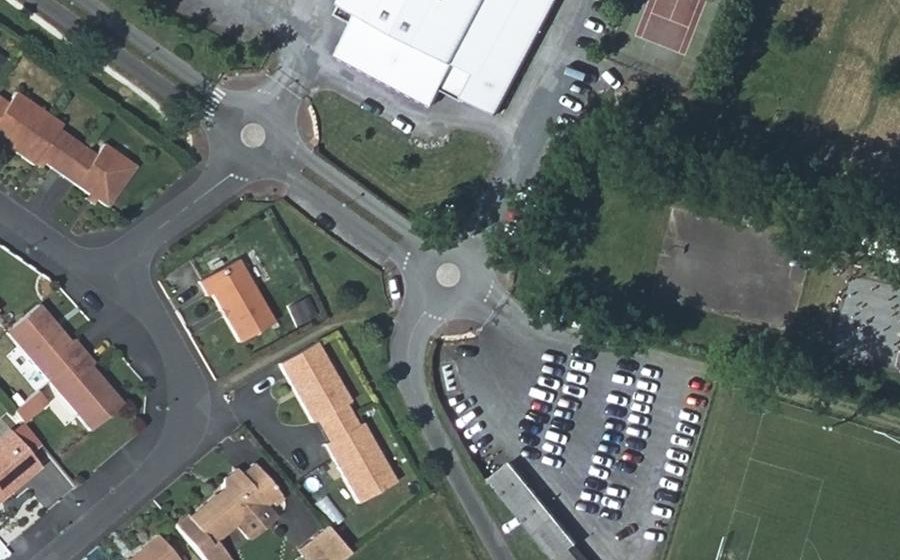 Vue aérienne du Rond-point anonyme n°114127908