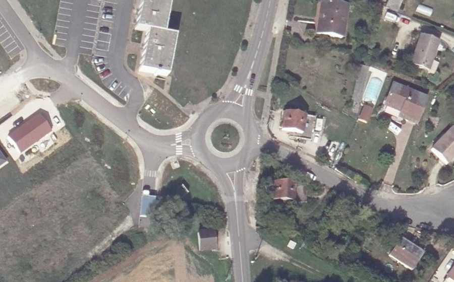 Vue aérienne du Rond-point anonyme n°114152972
