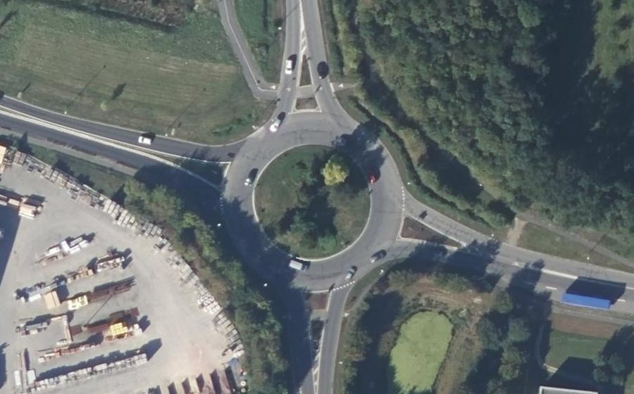 Vue aérienne du Rond-point anonyme n°114191088