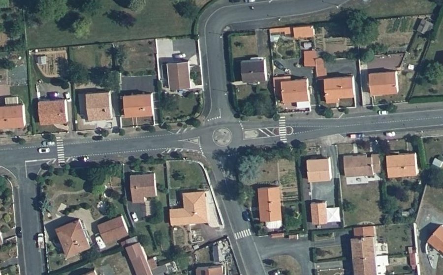 Vue aérienne du Rond-point anonyme n°1142031723