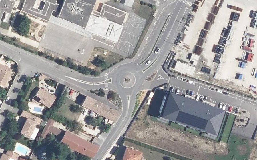 Vue aérienne du Rond-point anonyme n°114221320