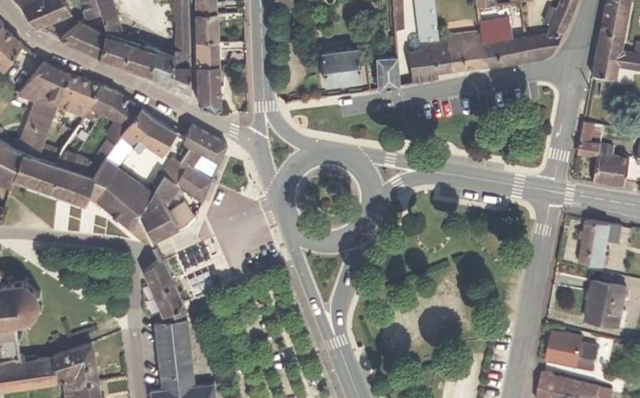 Vue aérienne du Rond-point anonyme n°114226204
