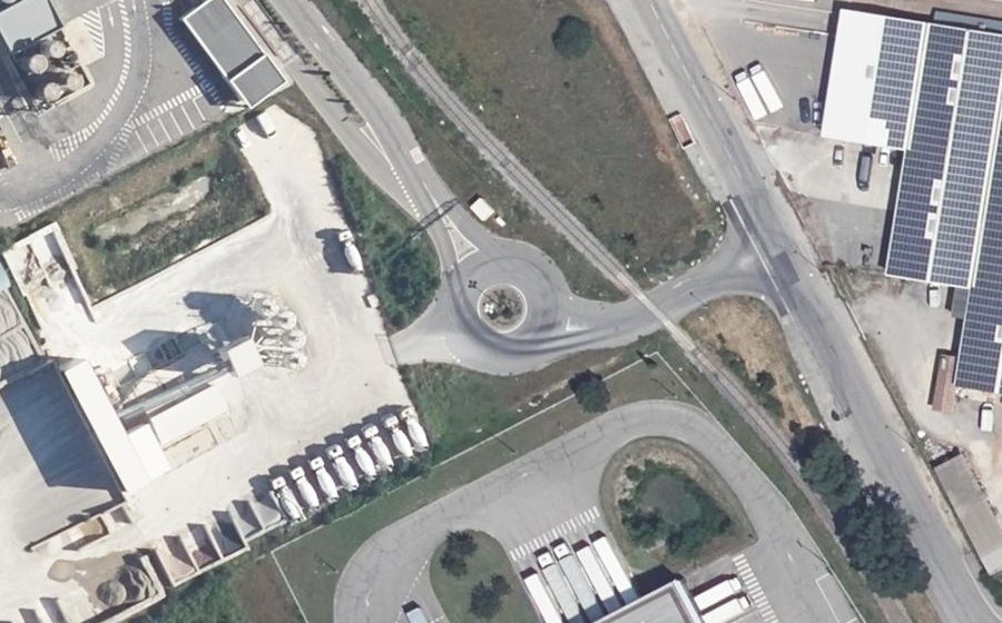 Vue aérienne du Rond-point anonyme n°1142436262